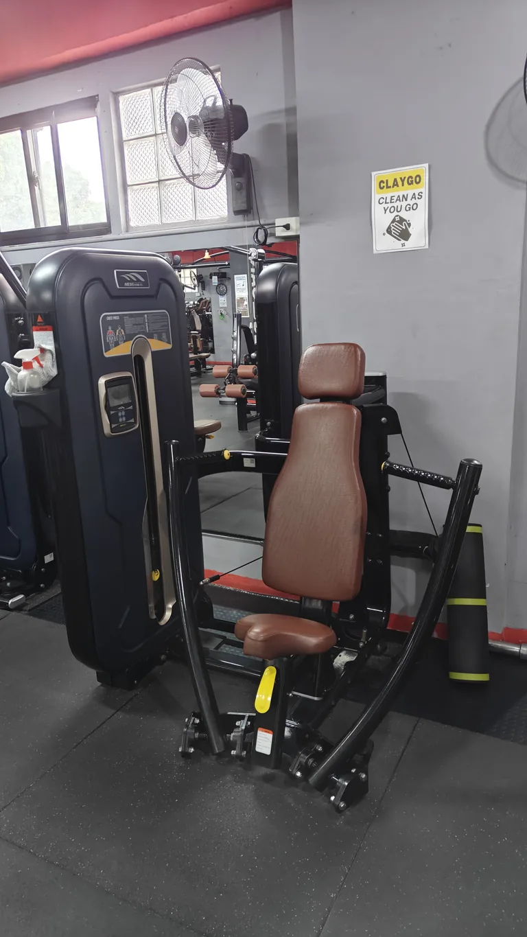 Chest press machine at TM Fitness Hub in Valencia, Negros Oriental