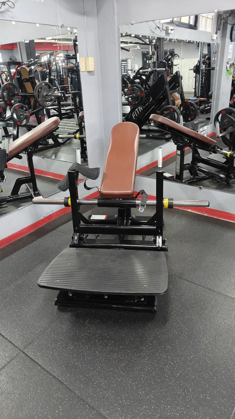 Hip thrust machine at TM Fitness Hub in Valencia, Negros Oriental
