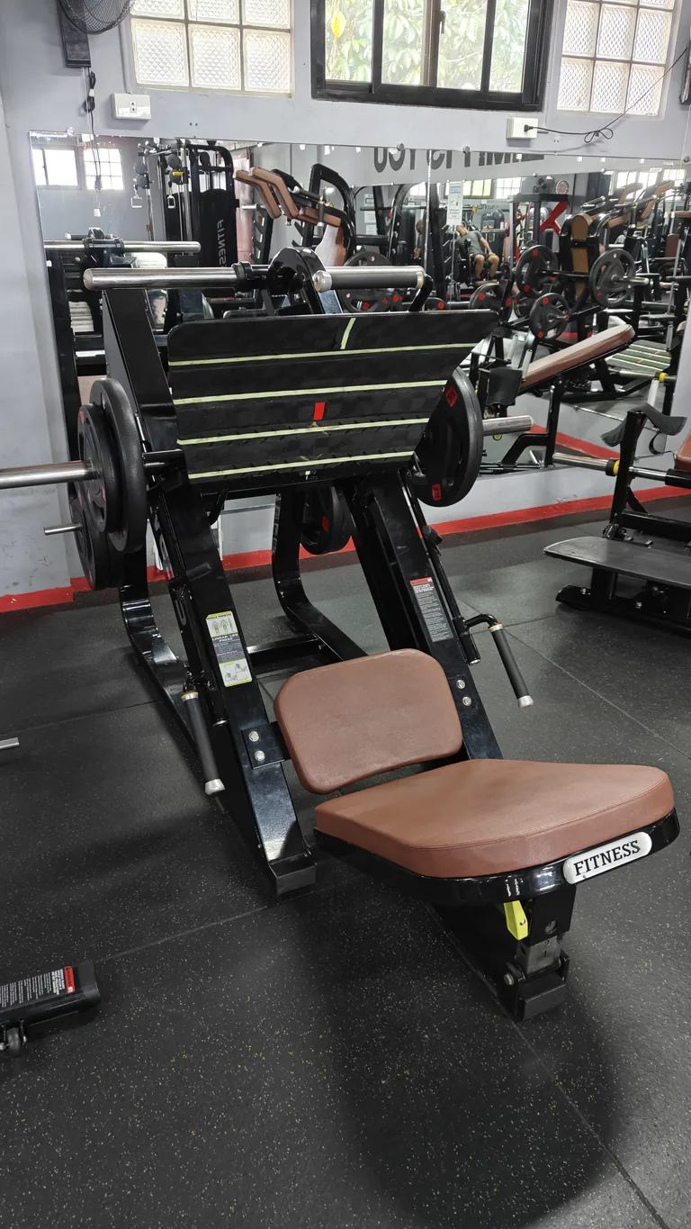Leg press machine at TM Fitness Hub in Valencia, Negros Oriental