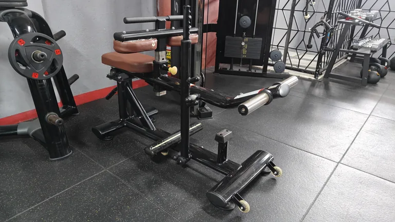 Seated calf raise machine at TM Fitness Hub in Valencia, Negros Oriental